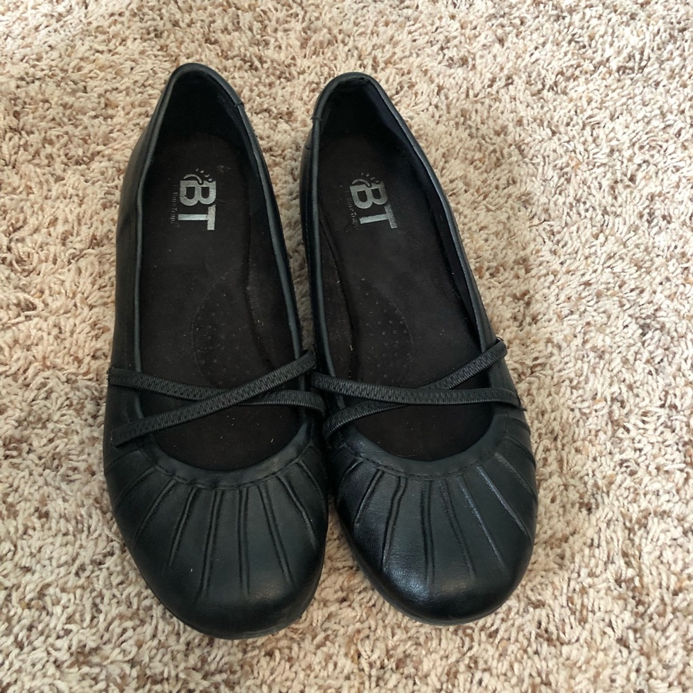 BareTraps Comfort Black Flats Size 8